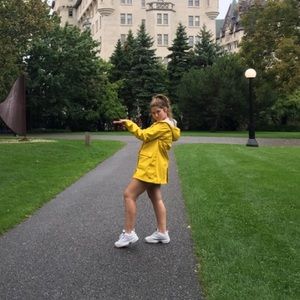 Meet your Posher, Kelly